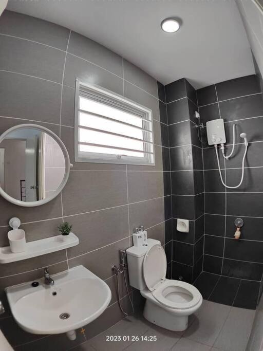 Prima Guest House - Puncak Alam Homestay Mus-Lim Friendly Bandar Puncak Alam Exteriör bild