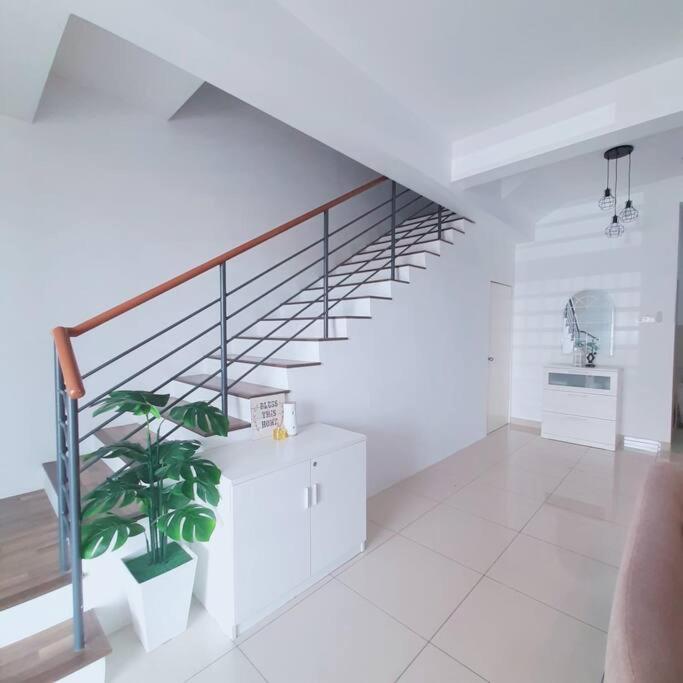 Prima Guest House - Puncak Alam Homestay Mus-Lim Friendly Bandar Puncak Alam Exteriör bild